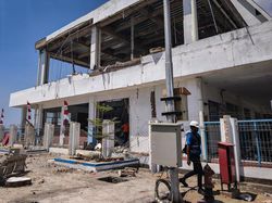 Bangunan di Pelabuhan Rusak-Hotel Tutup Akibat Gempa M7,7 di NTT
