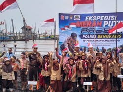 Ekspedisi Merah Putih Presisi di Bengkalis, Polisi Salurkan Bansos-Tanam 600 Mangrove