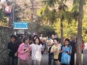 Video: Turis Asing Berlarian Jauhi Hotel saat Gempa Guncang NTT