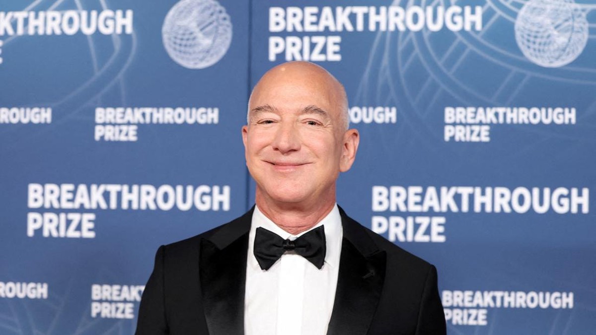 Jeff Bezos resmi miliki 30 persen saham Liverpool. (REUTERS/Mario Anzuoni)