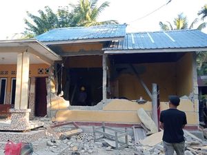 Kemensos Kirim 48 Ton Beras, Wamensos Turun Langsung Tangani Gempa NTT