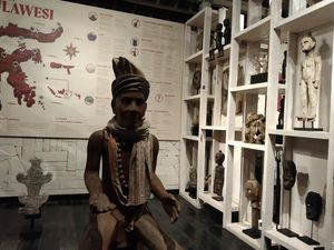 Kolektor Prancis Pamerkan Berbagai Artefak Indonesia di Tabanan