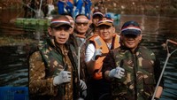 Pangdam Jaya, Kapolda Metro dan Pemprov Bersih-bersih Sungai Bersama Warga