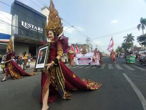 Meriahnya Pawai Budaya HUT ke-81 RI di Nganjuk
