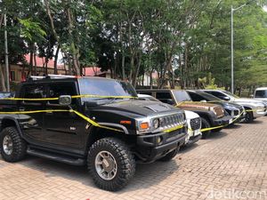 Bareskrim Kembali Segel 2 Kelab Malam di Batam, 11 Mobil Disita