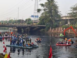Video: Pemprov DKI Bersama TNI-Polri Bersihkan Sungai Kalijodo Jelang HUT ke-81 RI