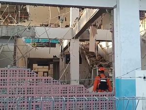 Video: Proses Evakuasi Korban Tewas Akibat Gempa M 7 di NTT