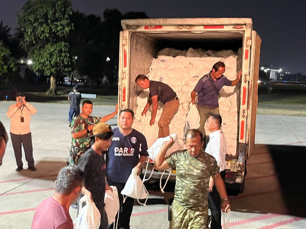 Sejumlah peralatan support nan bakal dikirimkan BNPB melalui Baseops TNI AU Halim Perdanakusuma Jakarta pada Sabtu (15/8). (Istimewa)