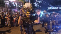 Karnaval HUT ke-81 RI di Sidoarjo Ini Dimeriahkan Sound Horeg-Dancer
