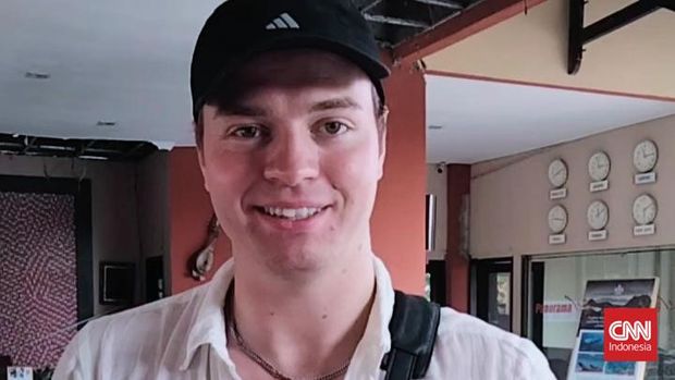 Tamu Hotel Jayakarta Torhsteen Kadek Korban Gempa NTT Torhstaeen (28), warga Norwegia yang baru semalam menginap di hotel tersebut, menceritakan detik-detik mencekamnya.