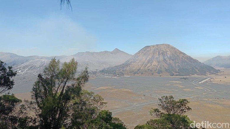 Gunung Bromo Kembali Dibuka untuk Wisatawan Usai 13 Hari Terbakar