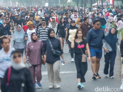 Jelang HUT RI ke-81, CFD Jakarta Dipadati Ribuan Warga