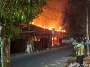 Rumah Makan di Bintoro Demak Hangus Terbakar