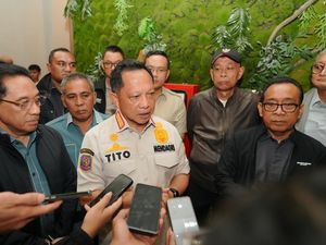 Tito Karnavian Tinjau NTT, Pastikan Penanganan Gempa Dipercepat