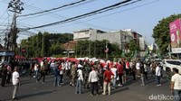Kirab Bendera Merah Putih Raksasa oleh Ribuan Pemuda di Kota Kediri