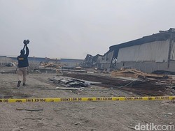 Labfor Polda Jateng Cari Penyebab Gudang Limbah di Brebes Terbakar 4 Hari