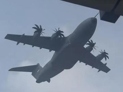 POV Maia Estianty Tinggal di Gedung, Lihat Latihan Pesawat Jelang HUT ke-81 RI