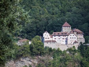 Menengok Kemegahan Kastil Vaduz, Ikon Kerajaan Kecil Liechtenstein