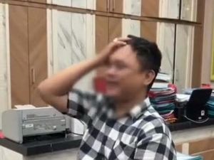 Kata Polisi Soal Kejiwaan Ojol Pelempar Molotov Pospol di Surabaya