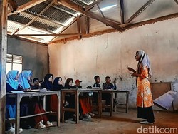 Merdeka di Bawah Bayang-bayang Atap Ambruk SDI Insan Mandiri Sukabumi