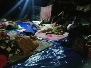 Bolak-balik Warga Selayar Mengungsi gegara Trauma Gempa NTT