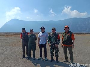 Stafsus Presiden Tinjau Bromo Pasca-Karhutla, Dorong Pemulihan Wisata