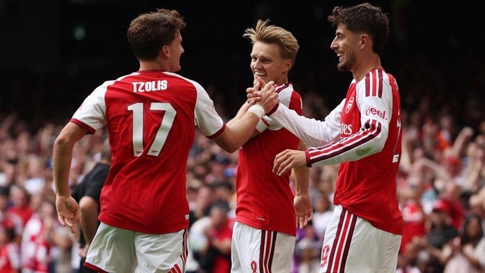 Soccer Football - FA Community Shield - Arsenal v Manchester City - Principality Stadium, Cardiff, Wales, Britain - August 16, 2026 Arsenals Martin Odegaard celebrates scoring their third goal with Christos Tzolis and Kai Havertz REUTERS/Chris Radbu