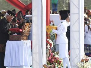 Basuki Pakai Baju Adat Kutai Saat Pimpin Upacara HUT ke-81 RI di IKN