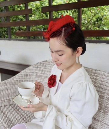 Cantiknya Shanna Shannon saat Ngeteh hingga Menikmati Aneka Dessert Manis: Analisis dan Tinjauan Perspektif Detik Food