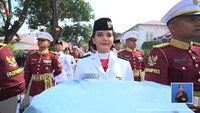 Pribadi Celine di Mata Sekolah, Siswi Pembawa Baki yang Disiplin dan Rendah Hati