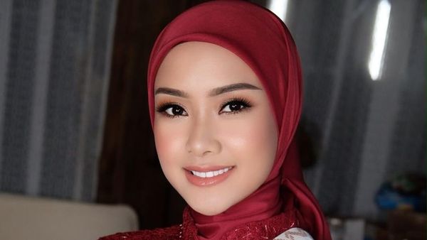 7 Gaya Hijab Cita Rahayu Dampingi Mahardika Soekarno Upacara HUT RI di Istana