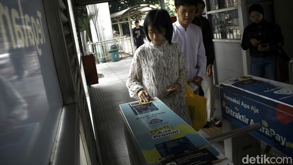 Jakarta Rayakan Kemerdekaan dengan Tarif Transportasi Publik Rp8
