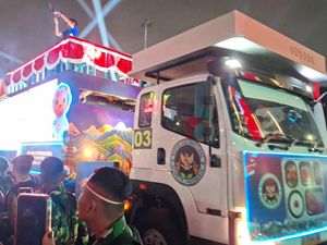 Kendaraan Hias Seskab-BGN Curi Perhatian Warga di Karnaval Malam Merdeka