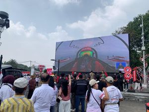 Antusias Warga di Depan Istana Nonton Atraksi Pesawat Tempur Saat HUT RI