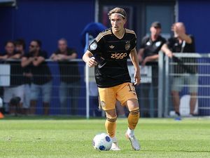 PSG Datangkan Winger Muda Belgia, Barcola Out?