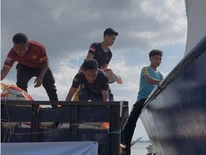 Menteri KKP Lepas Bantuan Kemanusiaan untuk Korban Gempa NTT