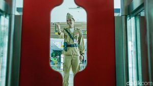 Petugas KAI Tampil Ala Pejuang Kemerdekaan Saat HUT RI