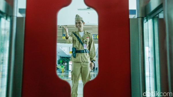 Petugas KAI Tampil Ala Pejuang Kemerdekaan Saat HUT RI
