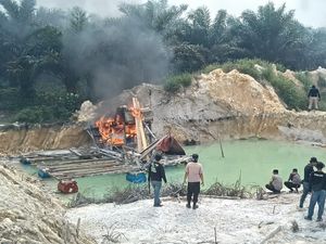 14 Hari Operasi PETI Kuantan Merah Putih, Polda Riau Musnahkan 525 Rakit