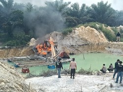 14 Hari Operasi PETI Kuantan Merah Putih, Polda Riau Musnahkan 525 Rakit