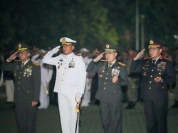 Momen Khidmat TNI-Polda Riau di Malam Renungan Suci Sambut HUT ke-81 RI