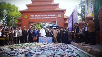 HUT Ke-81 RI, Polres Bogor Musnahkan Jutaan Butir Obat Keras-Ribuan Botor Miras
