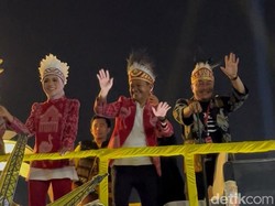 Ragam Karnaval Malam Merdeka: Bahlil Bertopi Rumbai, Bos BGN Bagi Kotak Makan