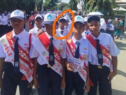 Pilu Siswa SMP Baubau Berpapasan Jenazah Ibu Saat Gerak Jalan HUT RI