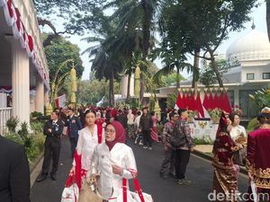 Video Antusias Warga Ikut Upacara HUT ke-81 RI di Istana Merdeka