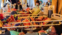 Tenda Darurat Jadi Tempat Perawatan Pasien Usai Gempa