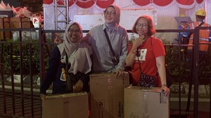 Senangnya 3 Emak-emak Dapat Kompor Usai Ikut Kuis Perayaan HUT RI di HI