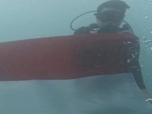 Basarnas Bengkulu Kibarkan Merah Putih di Dasar Laut Pulau Tikus