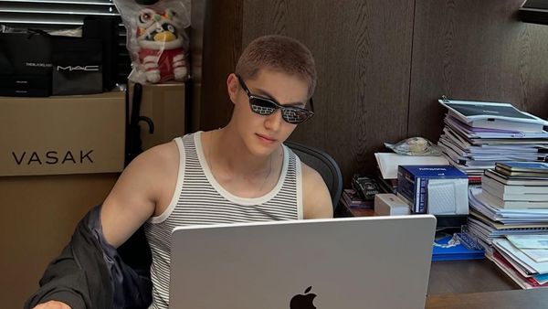 Transformasi Kwak Dong Yeon Pamer Rambut Cepak, Makin Tampan Jelang Wamil