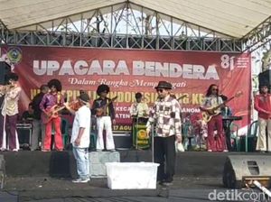 Nuansa Tempo Dulu di Busana Warga Nganjuk Saat Ikuti Upacara HUT ke-81 RI